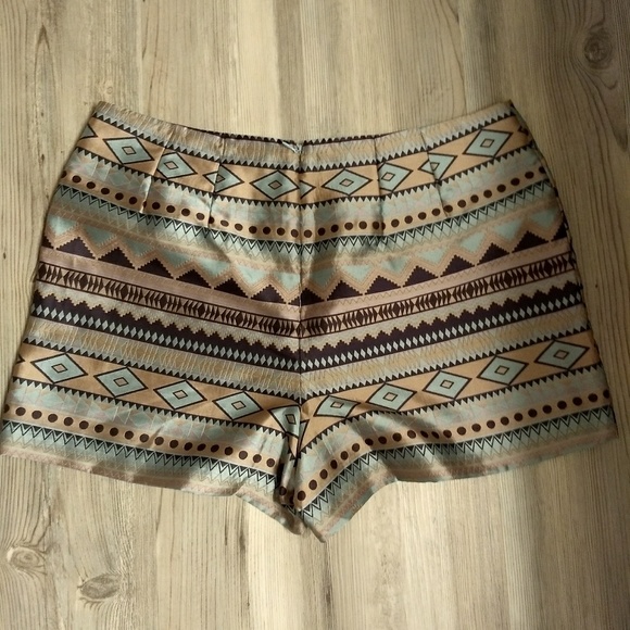 EUC Tribal Dress Shorts - Picture 2 of 4